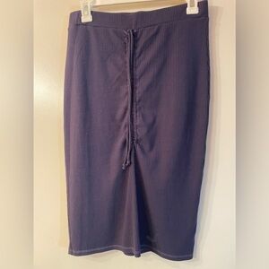Red Haute scrunch front skirt. Navy size M